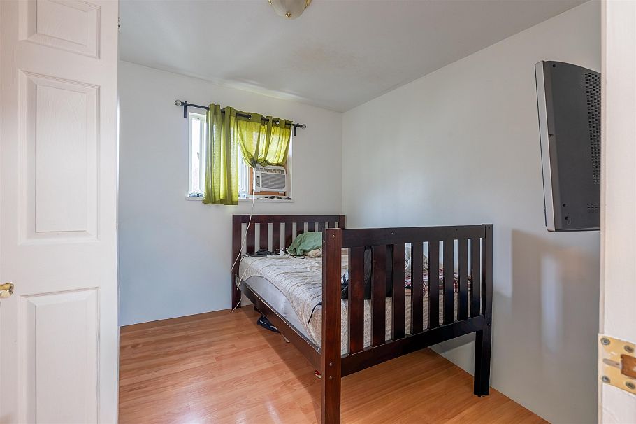 3681 Adanac Street Vancouver, BC - 12