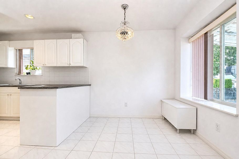 3211 Queens Avenue Vancouver, BC - 7