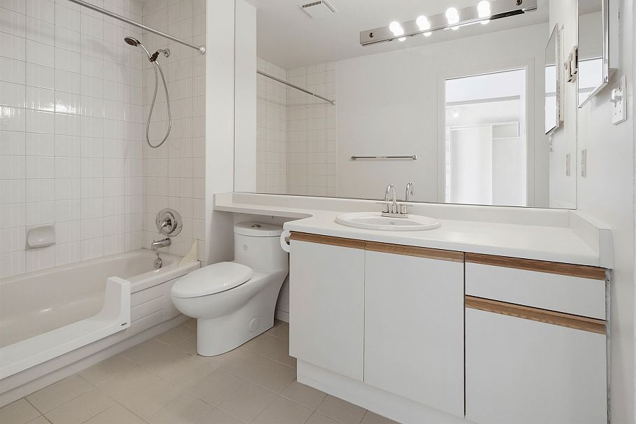 105 1042 Nelson Street Vancouver, BC - 21