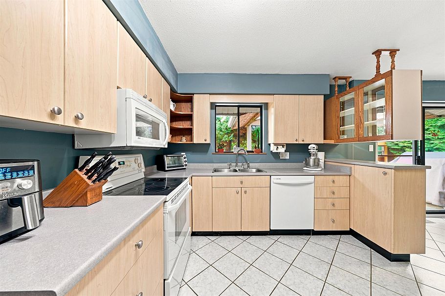 2161 Floralynn Crescent North Vancouver, BC - 10