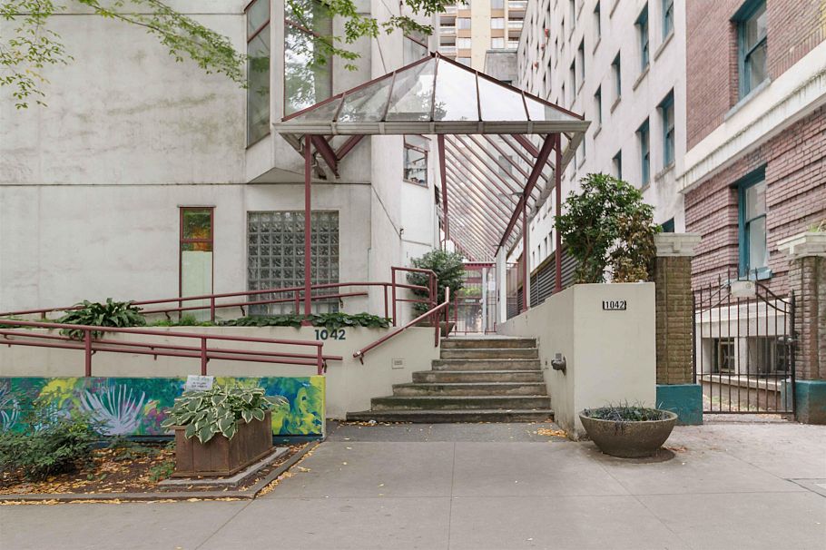 105 1042 Nelson Street Vancouver, BC - 25