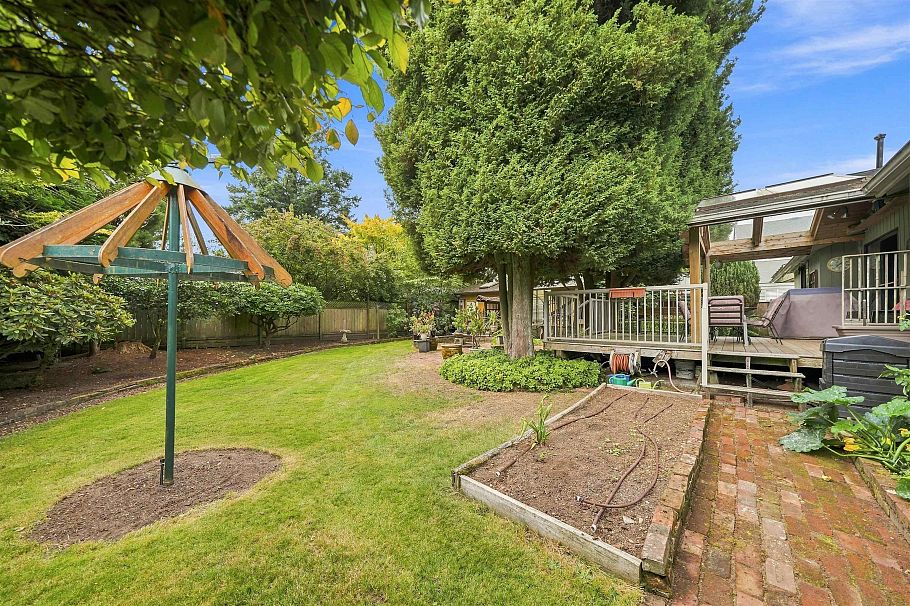 2161 Floralynn Crescent North Vancouver, BC - 25
