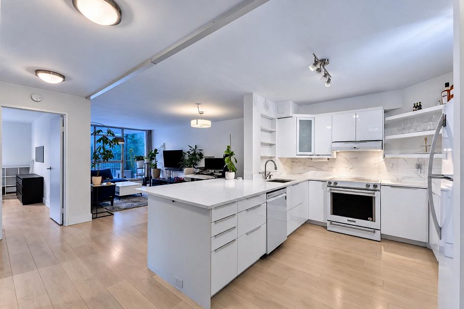 905 2024 Fullerton Avenue North Vancouver, BC - 1