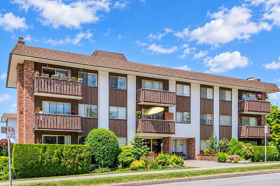 202 1345 Chesterfield Avenue North Vancouver, BC - 1