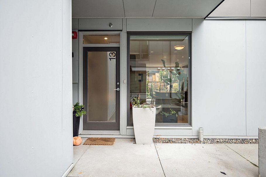13 531 E 16th Avenue Vancouver, BC - 3