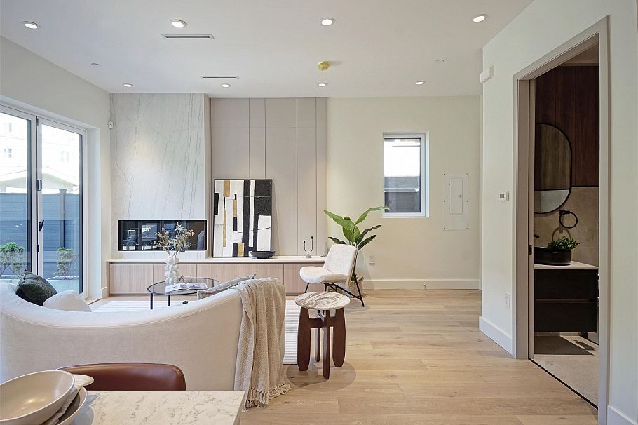 2 3315 W 10th Street Vancouver, BC - 2