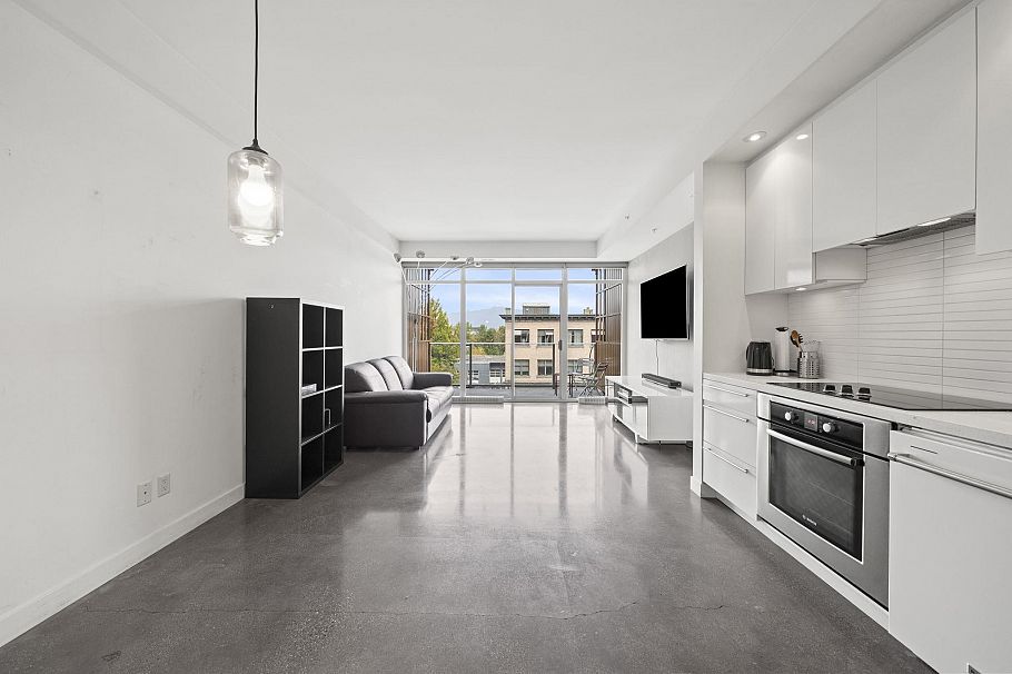413 256 E 2nd Avenue Vancouver, BC - 2