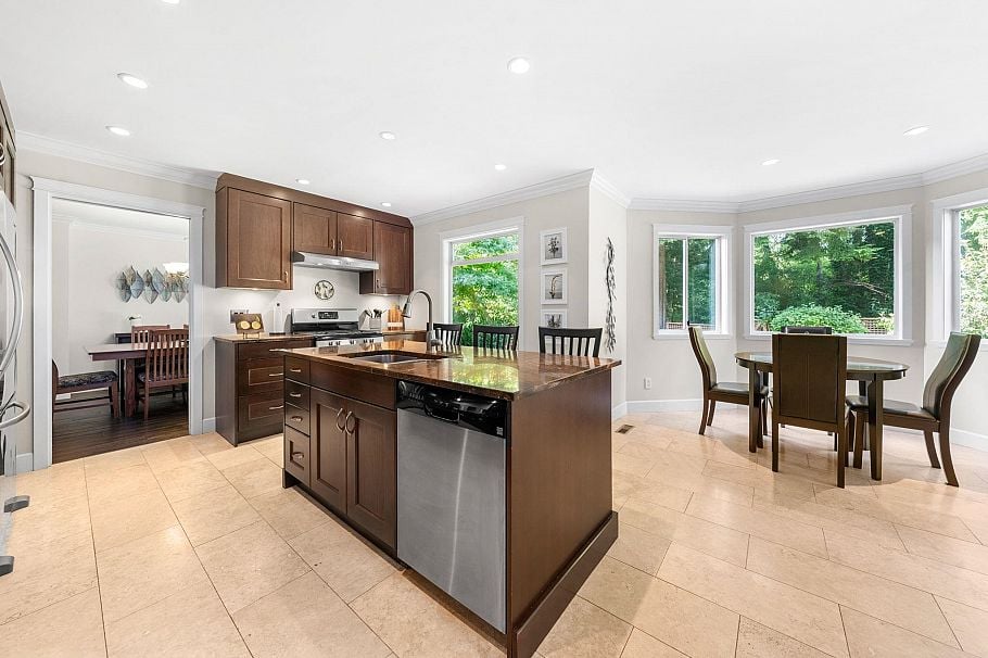 1617 Emerson Court North Vancouver, BC - 12