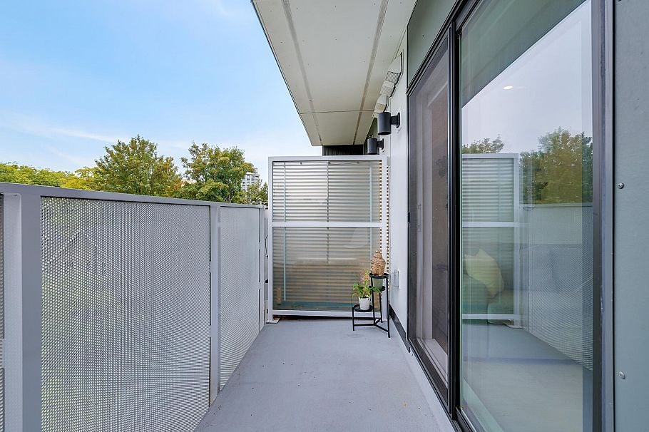 411 2520 Guelph Street Vancouver, BC - 22