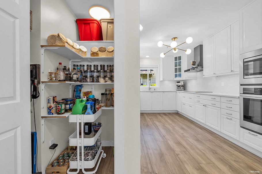 5 1233 W 16th Street North Vancouver, BC - 28
