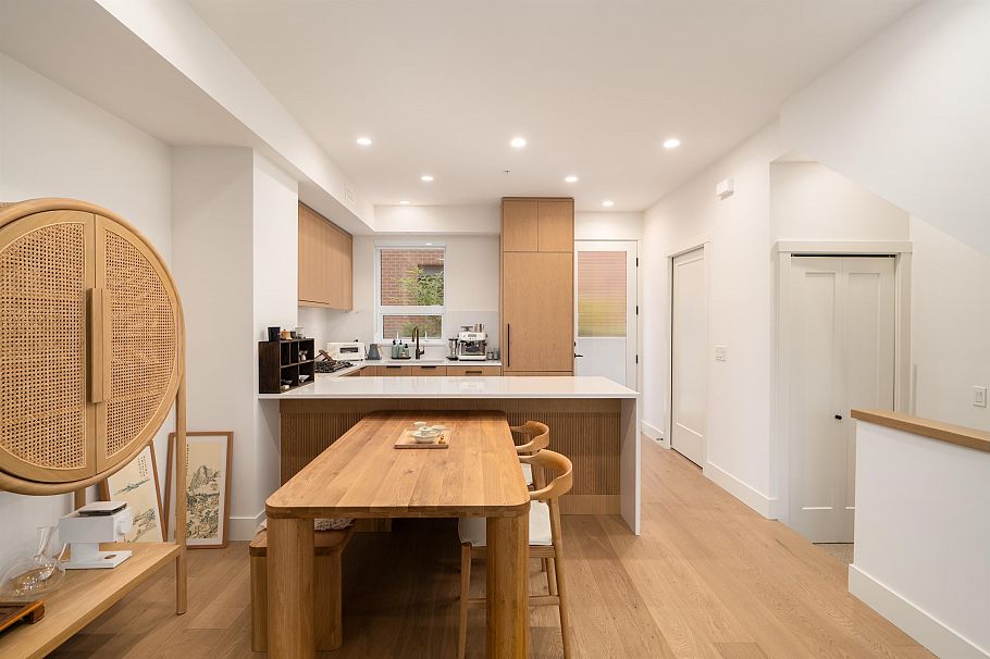 809 W 38th Avenue Vancouver, BC - 4