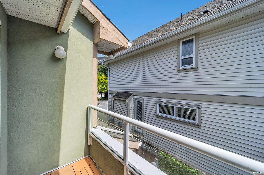 5 1233 W 16th Street North Vancouver, BC - 30