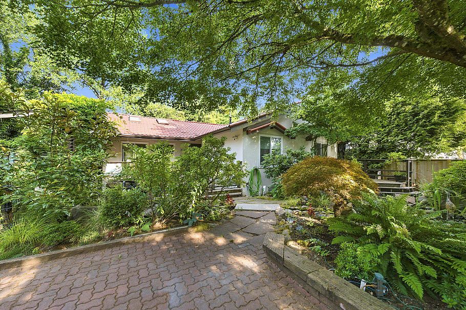 2360 Mackay Avenue North Vancouver, BC - 34