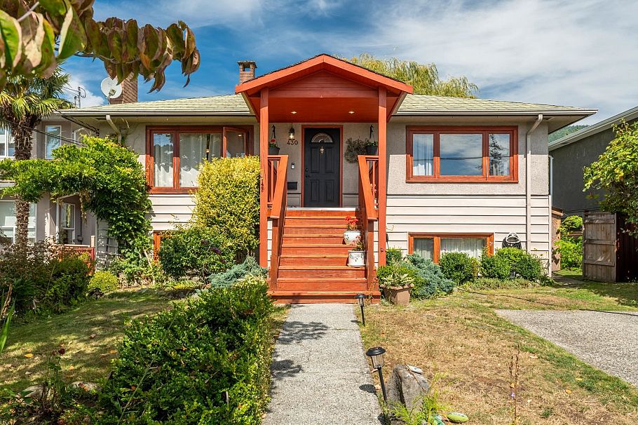 430 W Kings Road North Vancouver, BC - 1