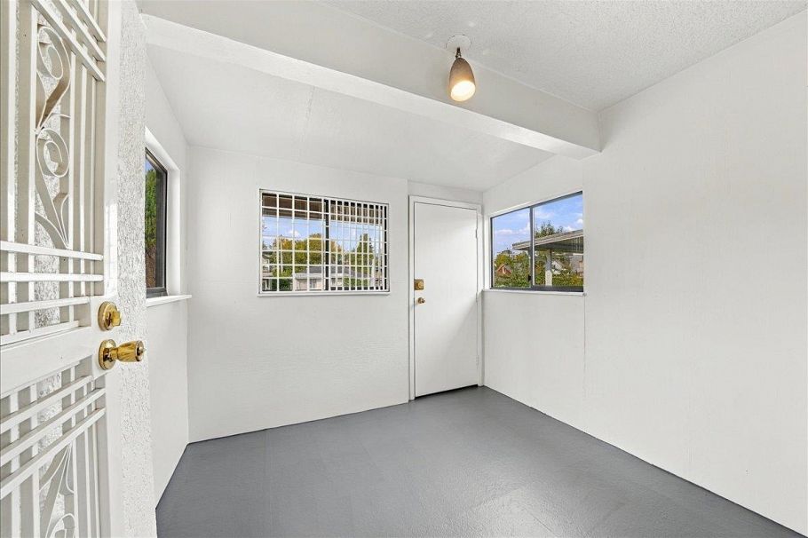 4371 Commercial Street Vancouver, BC - 17