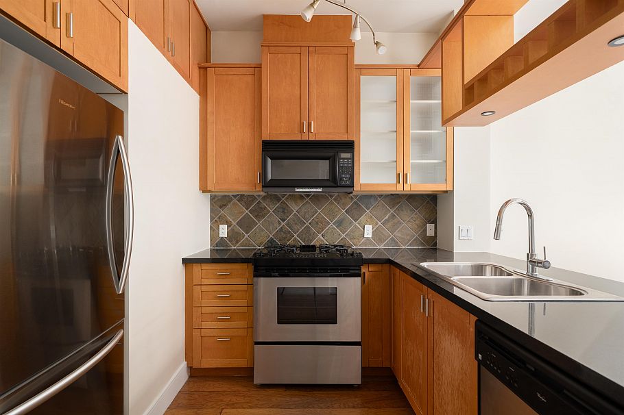 322 8988 Hudson Street Vancouver, BC - 7