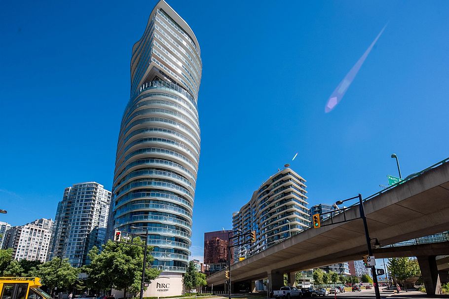 2001 89 Nelson Street Vancouver, BC - 1