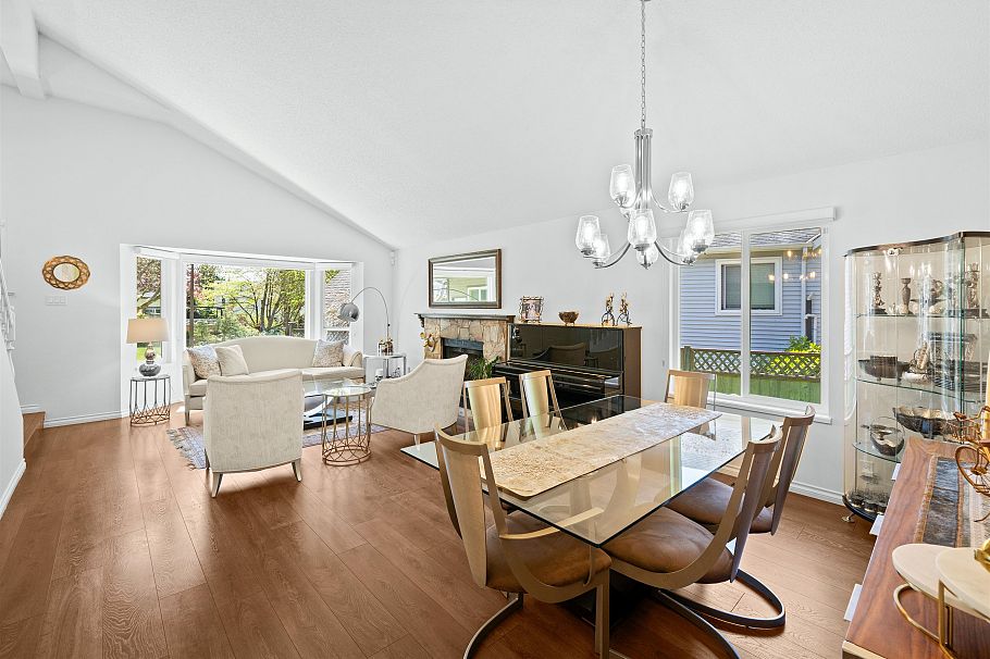 3336 Manning Crescent North Vancouver, BC - 2