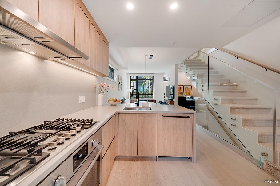 6292 Oak Street Vancouver, BC - 20