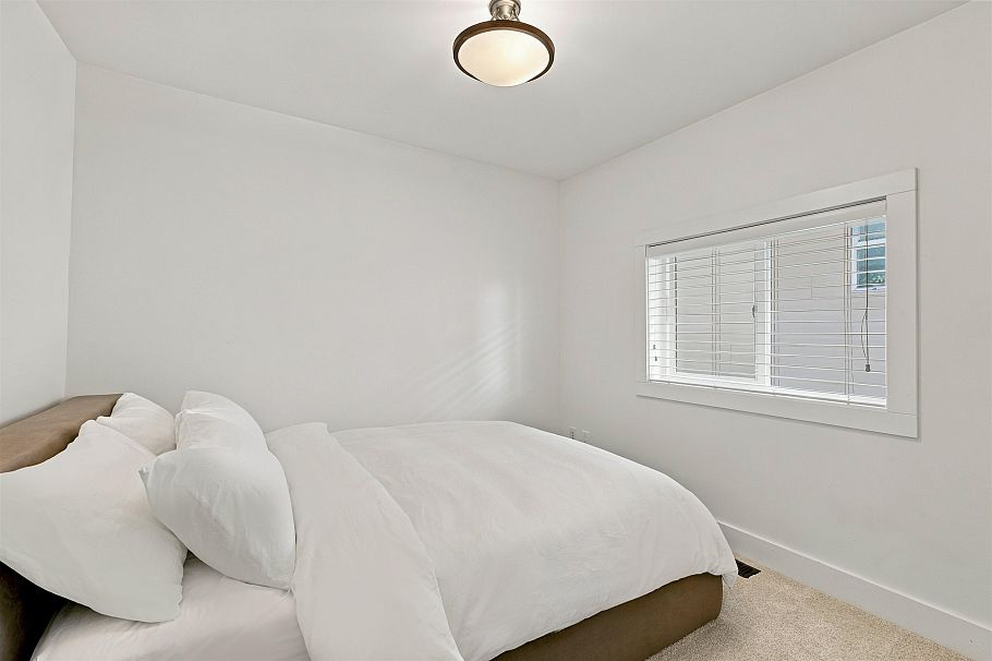 1153 Wellington Drive North Vancouver, BC - 16