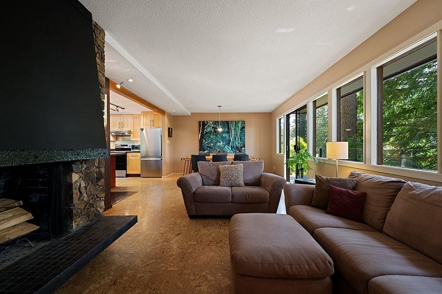 2344 Hyannis Drive North Vancouver, BC - 5