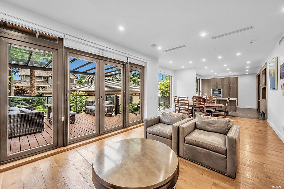 1112 W 38th Avenue Vancouver, BC - 13