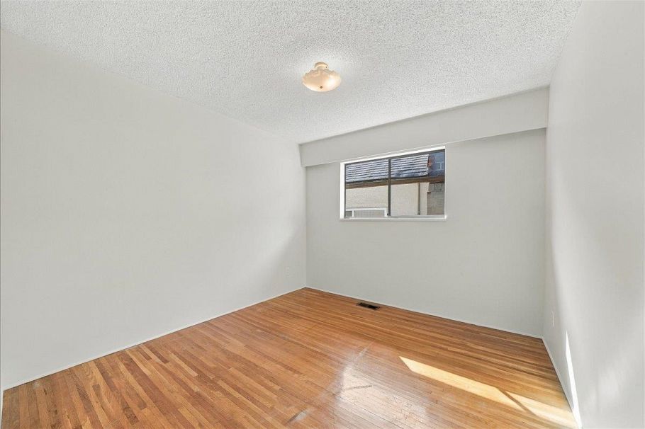 4371 Commercial Street Vancouver, BC - 22