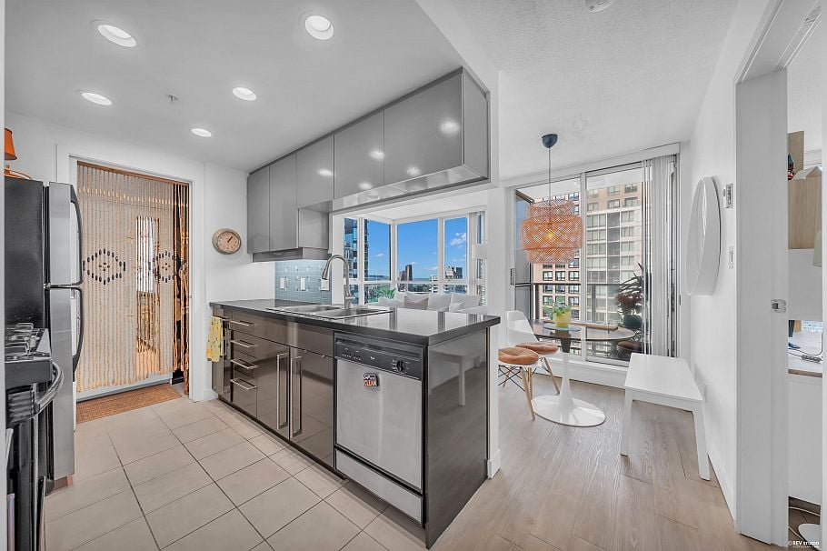 3005 1408 Strathmore Mews Vancouver, BC - 6