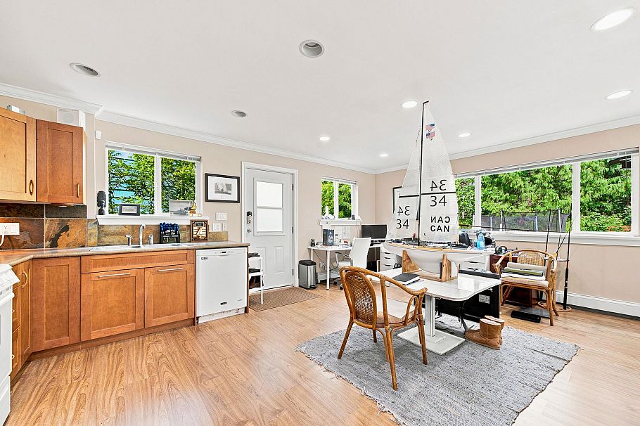 2360 Mackay Avenue North Vancouver, BC - 14