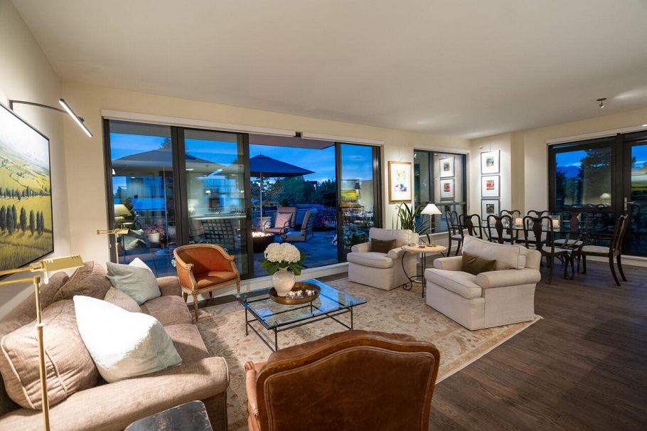 302 4427 Cambie Street Vancouver, BC - 2
