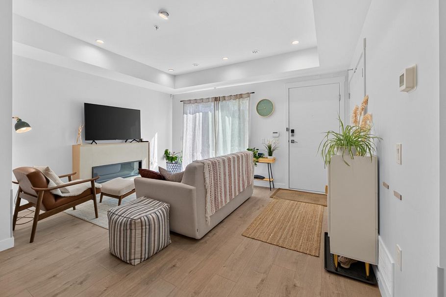 25 3490 Mt Seymour Parkway Vancouver, BC - 3