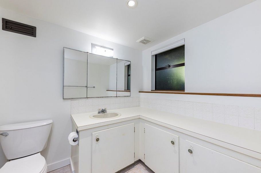 350 E Windsor Road North Vancouver, BC - 29