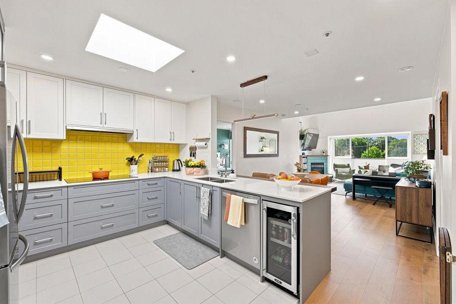 412 3480 Main Street Vancouver, BC - 1
