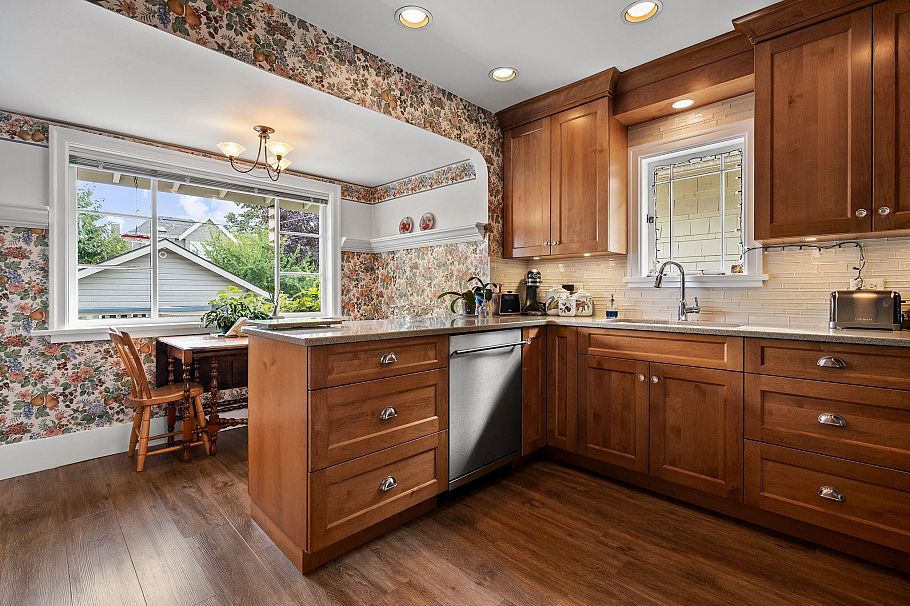 3692 W 19th Avenue Vancouver, BC - 9