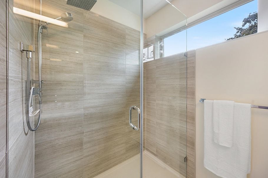 501 E 44th Avenue Vancouver, BC - 25