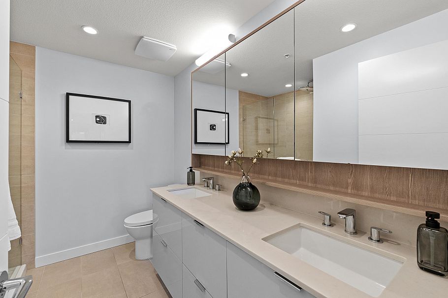 TH3 108 E 8th Street North Vancouver, BC - 16