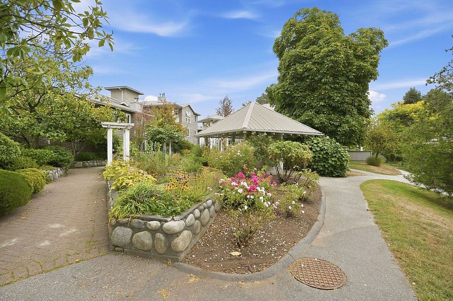 102 1538 Bowser Avenue North Vancouver, BC - 38