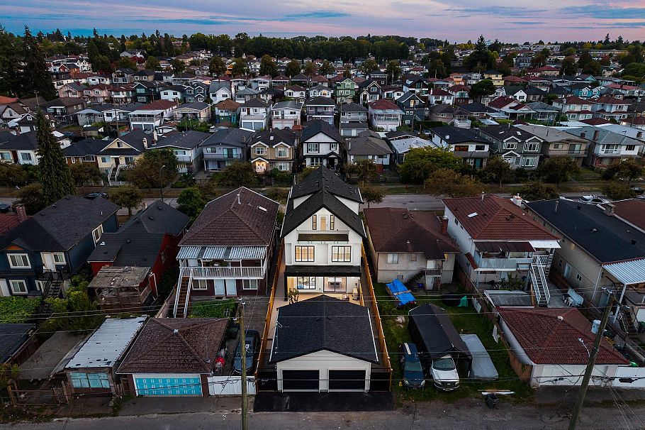 1 2211 Mannering Avenue Vancouver, BC - 19