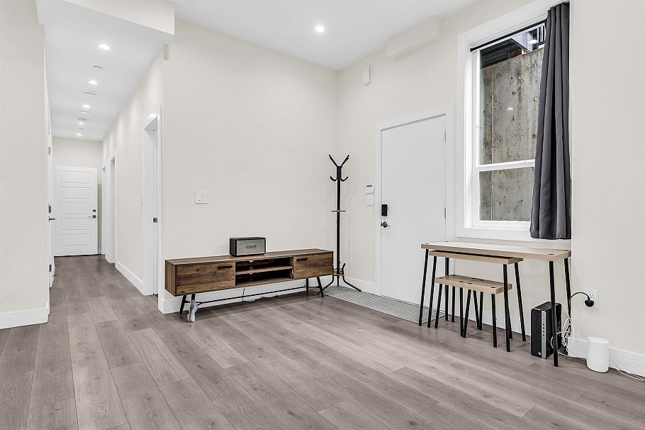 409 W Keith Road North Vancouver, BC - 13
