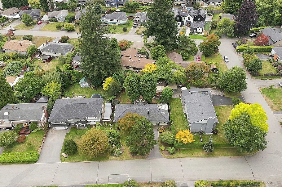 2161 Floralynn Crescent North Vancouver, BC - 32