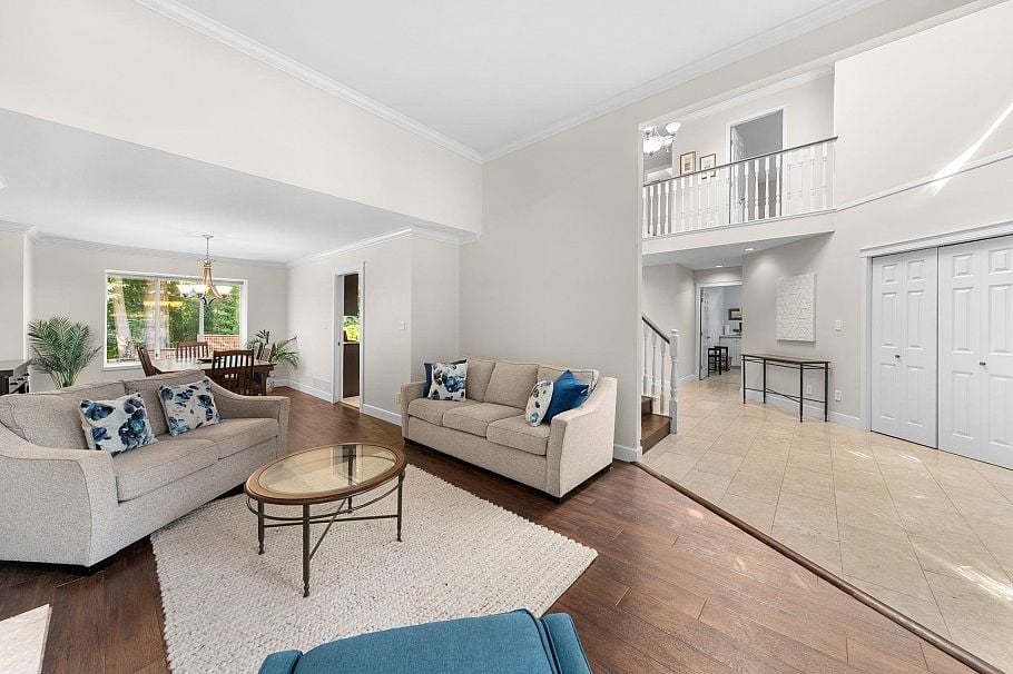 1617 Emerson Court North Vancouver, BC - 3