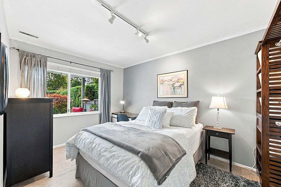 3950 Sparrow Lane North Vancouver, BC - 28