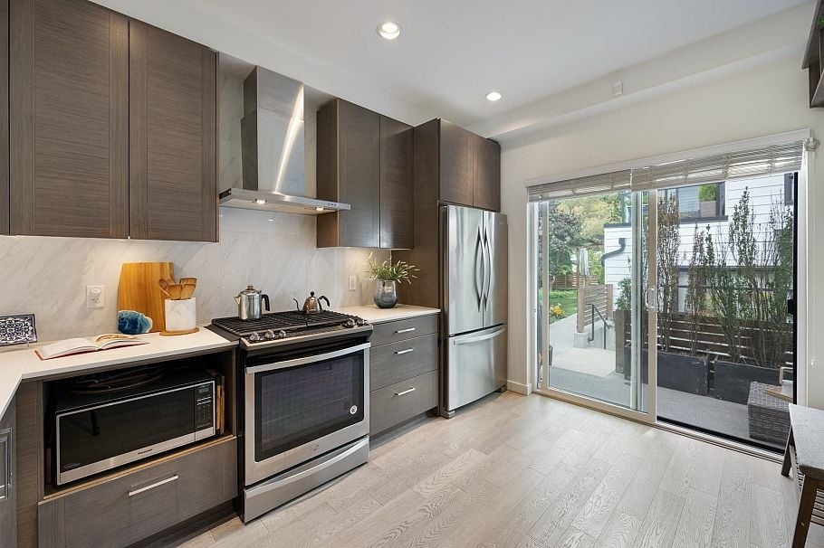 501 E 44th Avenue Vancouver, BC - 12