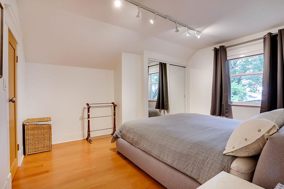 2227 E 7th Avenue Vancouver, BC - 17