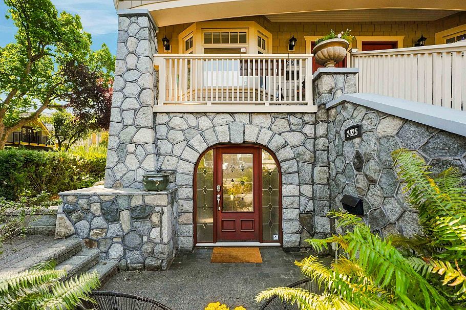 2425 Larch Street Vancouver, BC - 12