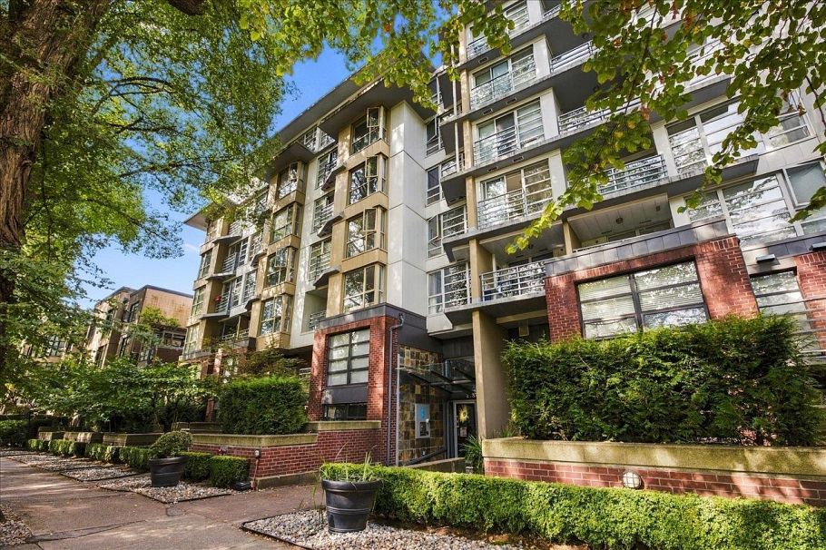 403 2137 W 10th Avenue Vancouver, BC - 1