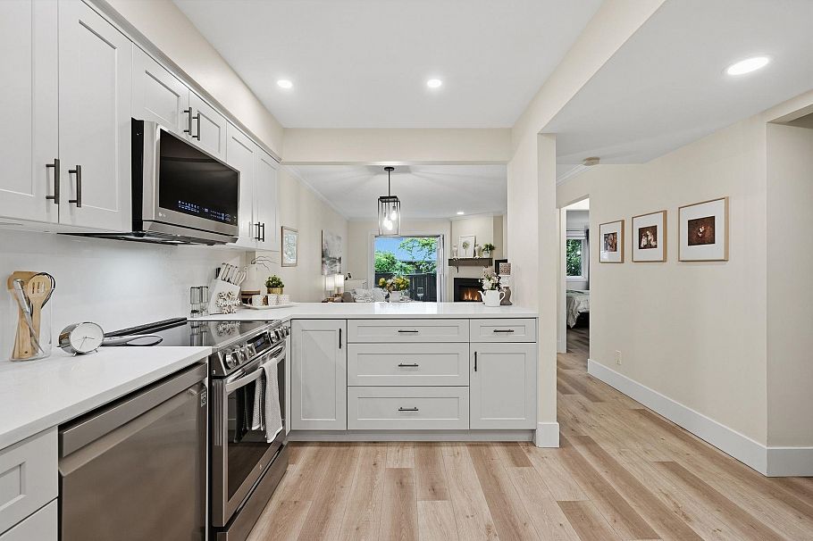 102 1538 Bowser Avenue North Vancouver, BC - 23