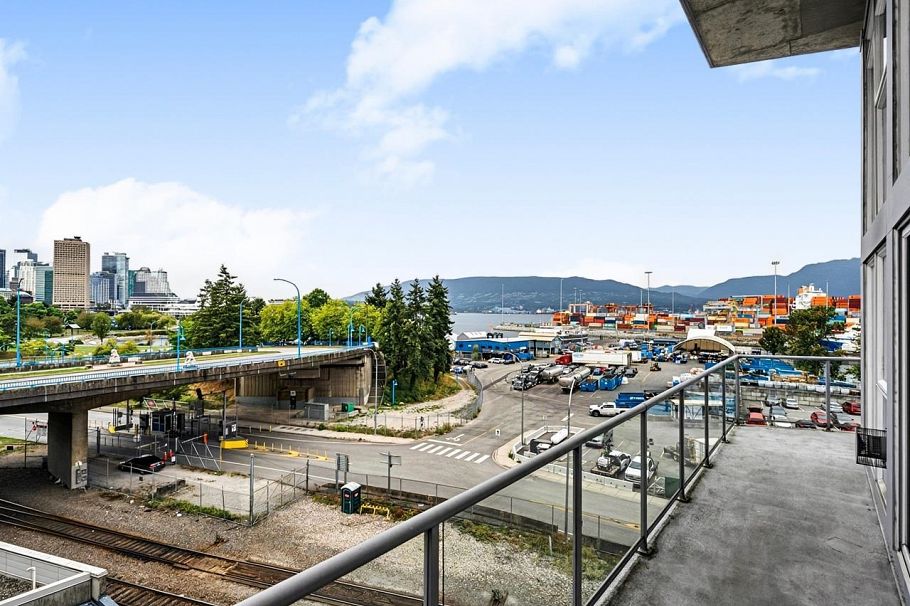 429 289 Alexander Street Vancouver, BC - 3