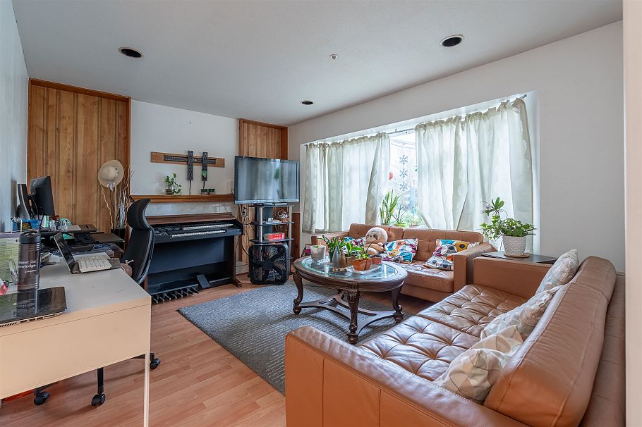 3681 Adanac Street Vancouver, BC - 8