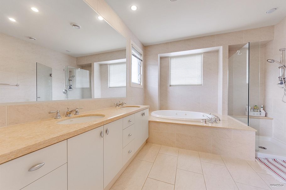 2266 W 20th Avenue Vancouver, BC - 18